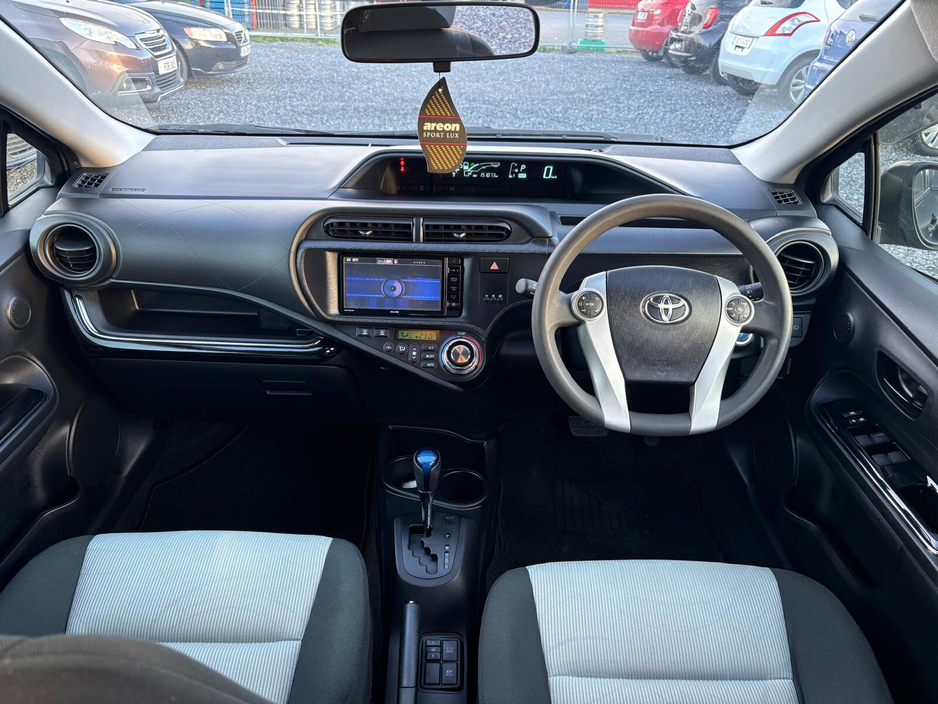 2014 Toyota Aqua - image 11