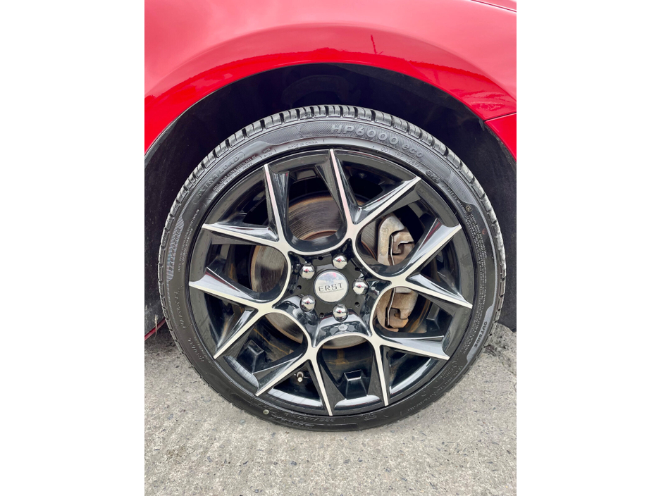 2017 Volvo V40 - image 23