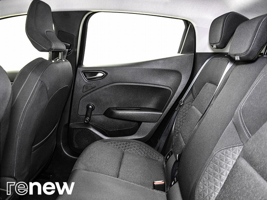 2022 Renault Clio - image 11