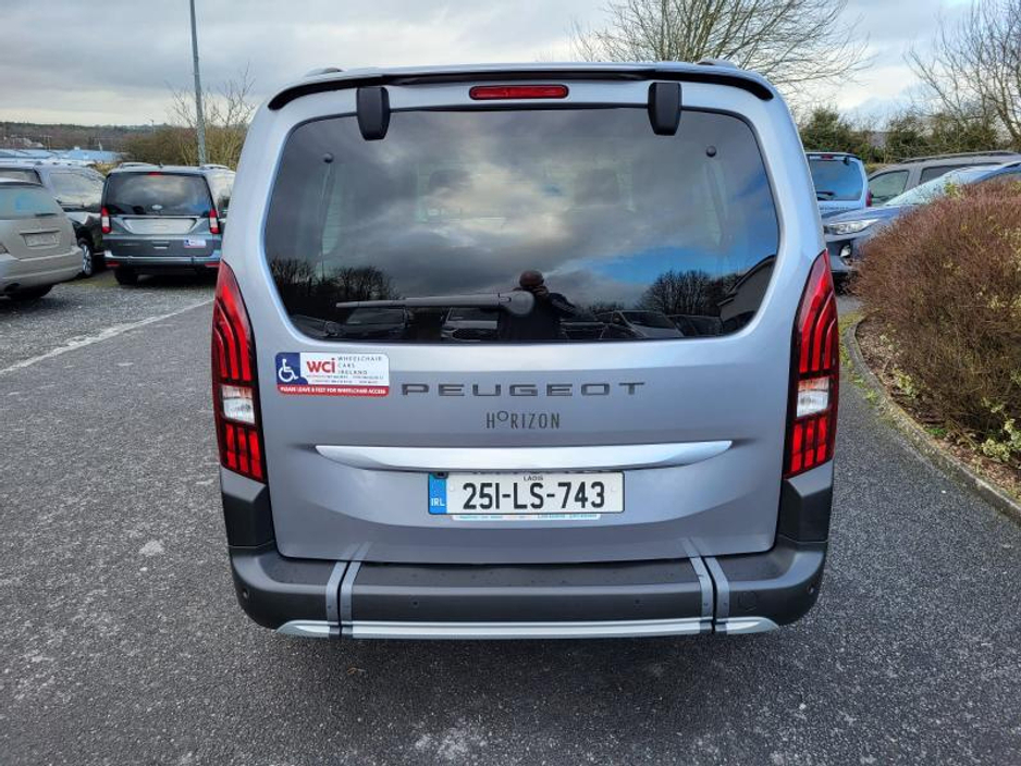 2025 Peugeot Rifter - image 6