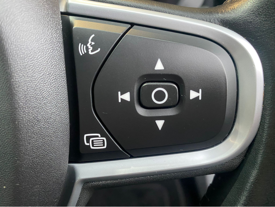 2021 Volvo XC60 - image 18