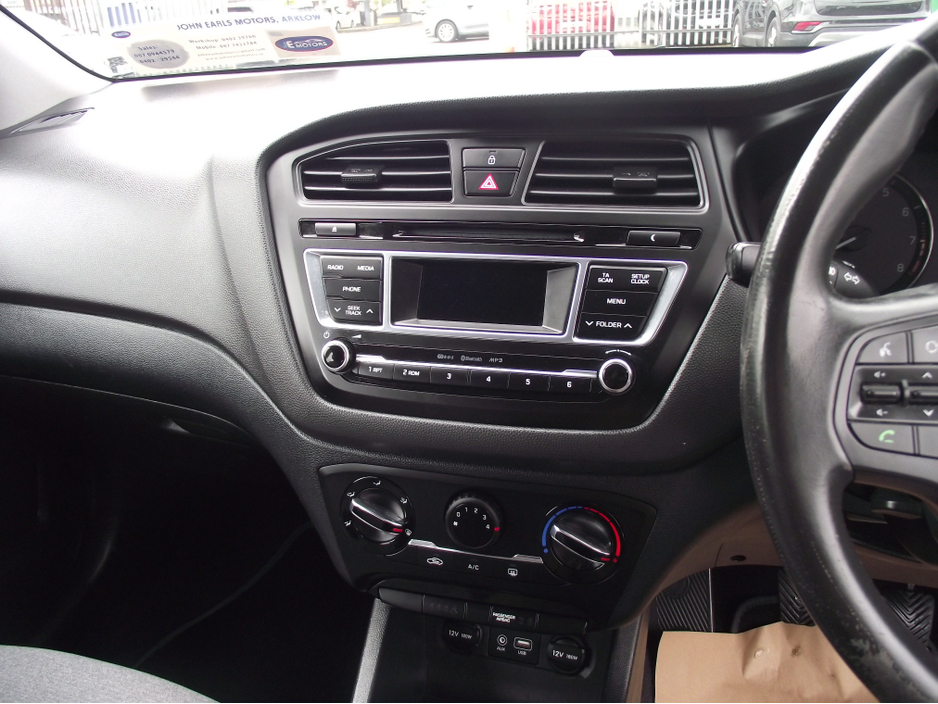 2016 Hyundai i20 - image 5