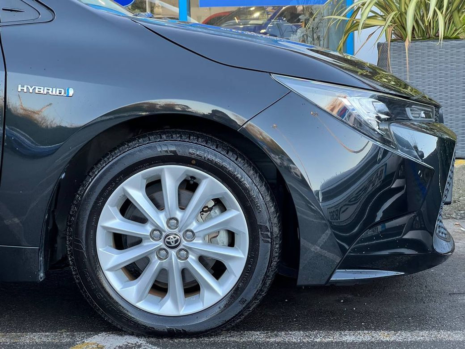 2019 Toyota Corolla ''S'' EDITION 1.8 HYBRID // 16" ALLOYS // REVERSE CAMERA // DIGITAL CLIMATE CONTROL €17,900
