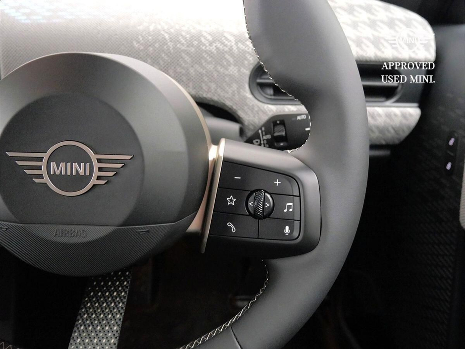 2024 MINI Hatch Cooper C 3 Door €34,900