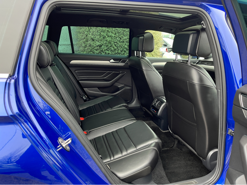 2021 Volkswagen Passat - image 10