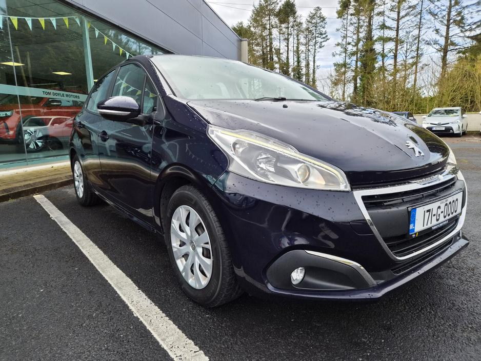 2017 Peugeot 208 - image 2