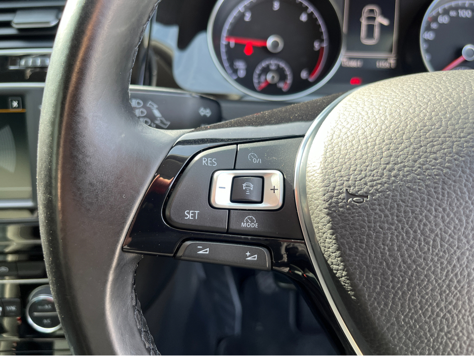 2016 Volkswagen Golf - image 23