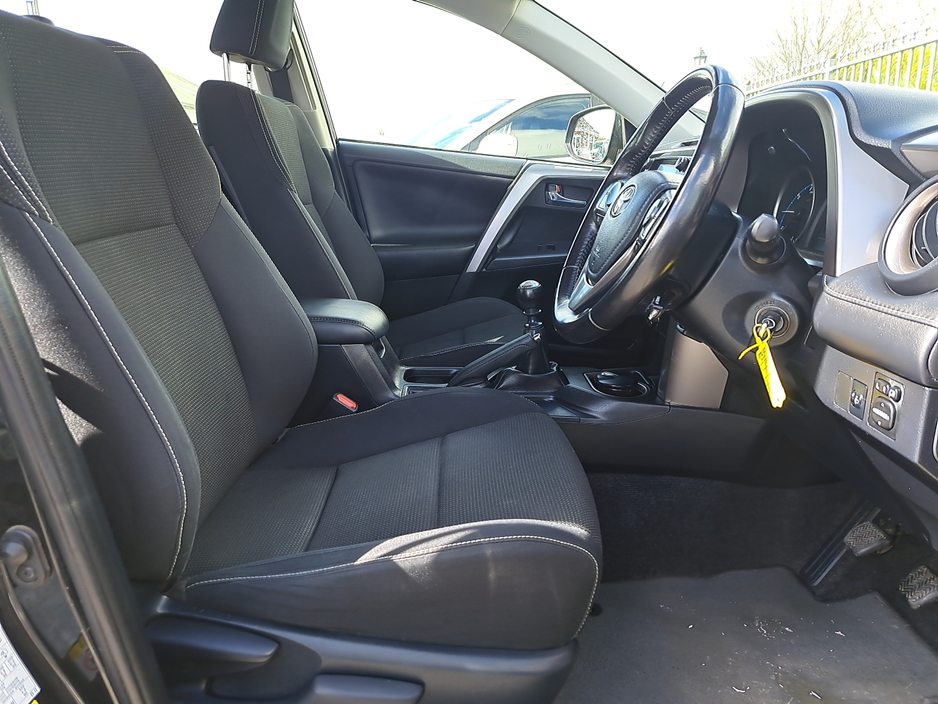 2016 Toyota Rav4 - image 31