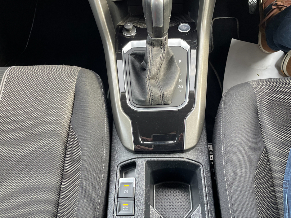 2021 Volkswagen T-Roc - image 21