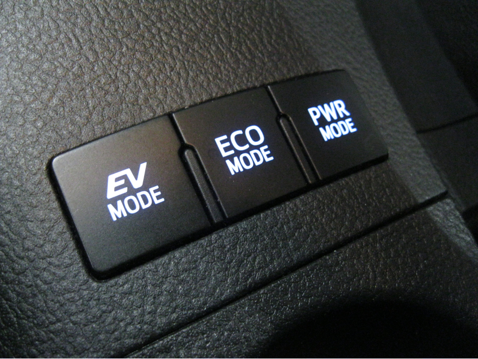 2016 Toyota Auris - image 25