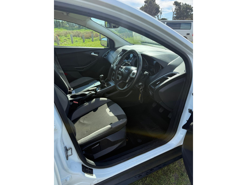 2013 Ford Focus - image 11