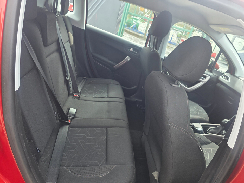 2016 Peugeot 2008 - image 7