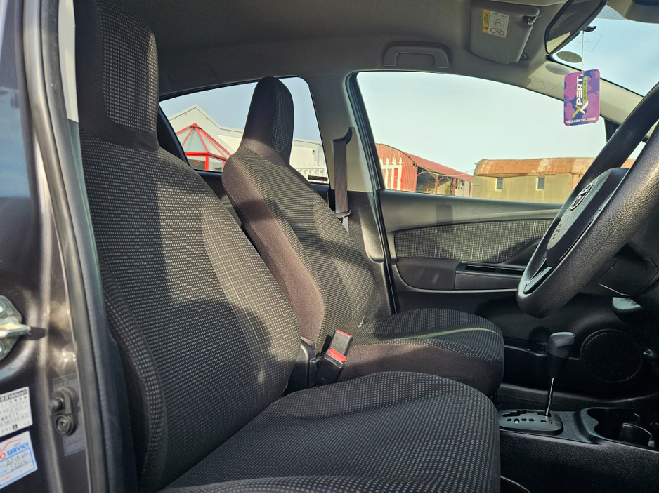 2019 Toyota Yaris - image 6