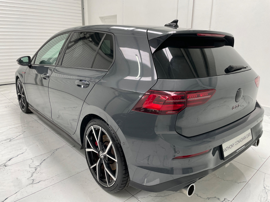 2022 Volkswagen Golf - image 8