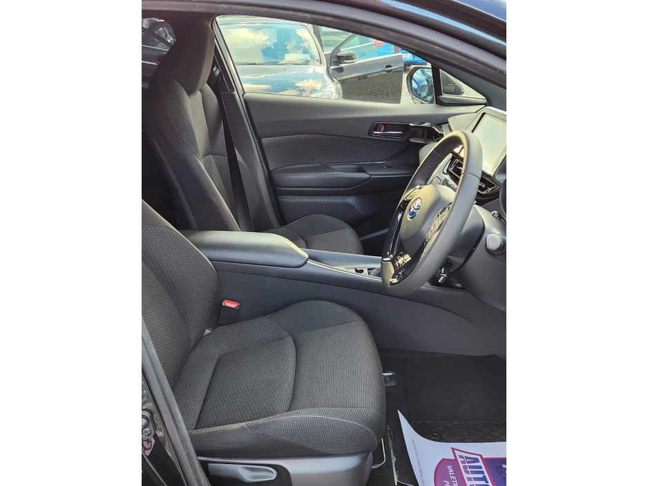 2019 Toyota C-HR 1.8 HYBRID LUNA €19,950