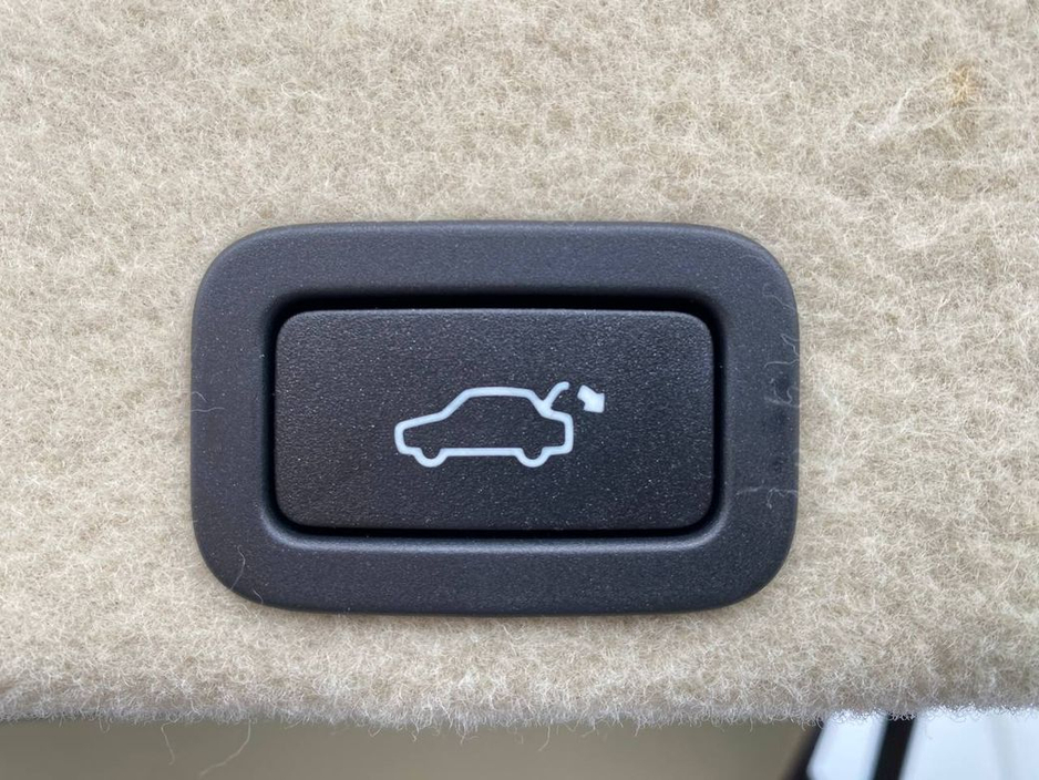 2016 Volvo XC60 - image 17