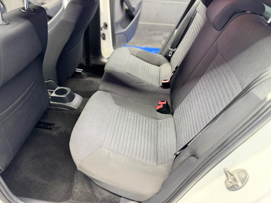 2012 Volkswagen Polo - image 18