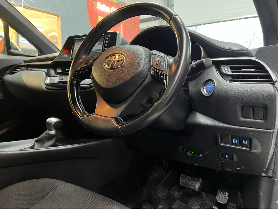 2019 Toyota C-HR €18950! 2019 TOYOTA C-HR S LED PACKAGE 1.8 AUTOMATIC / CRUISE CONTROL / REVERSE CAMERA AND MORE €18,950