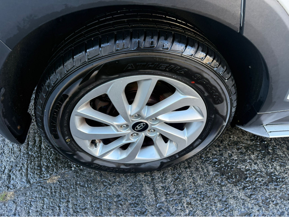 2016 Hyundai Tucson - image 10