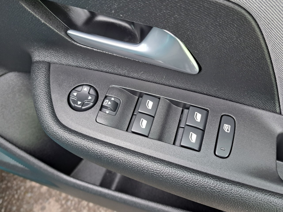 2025 Opel Mokka - image 33