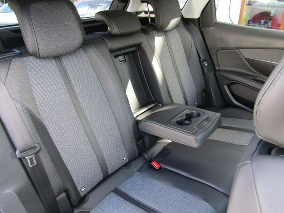 2018 Peugeot 3008 - image 21