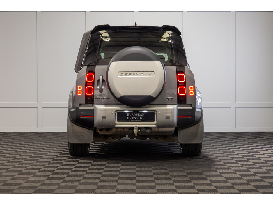 2022 Land Rover Defender - image 5