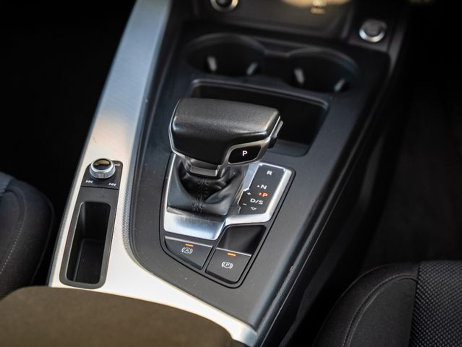 2022 Audi A4 - image 10