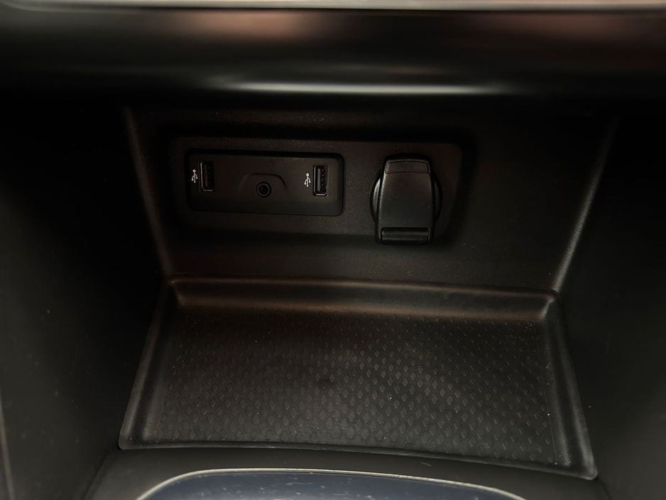 2021 Renault Megane - image 17