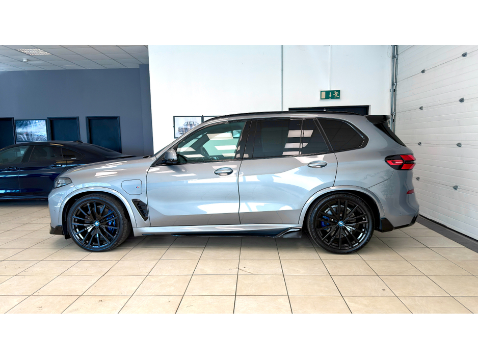 2024 BMW X5 - image 4