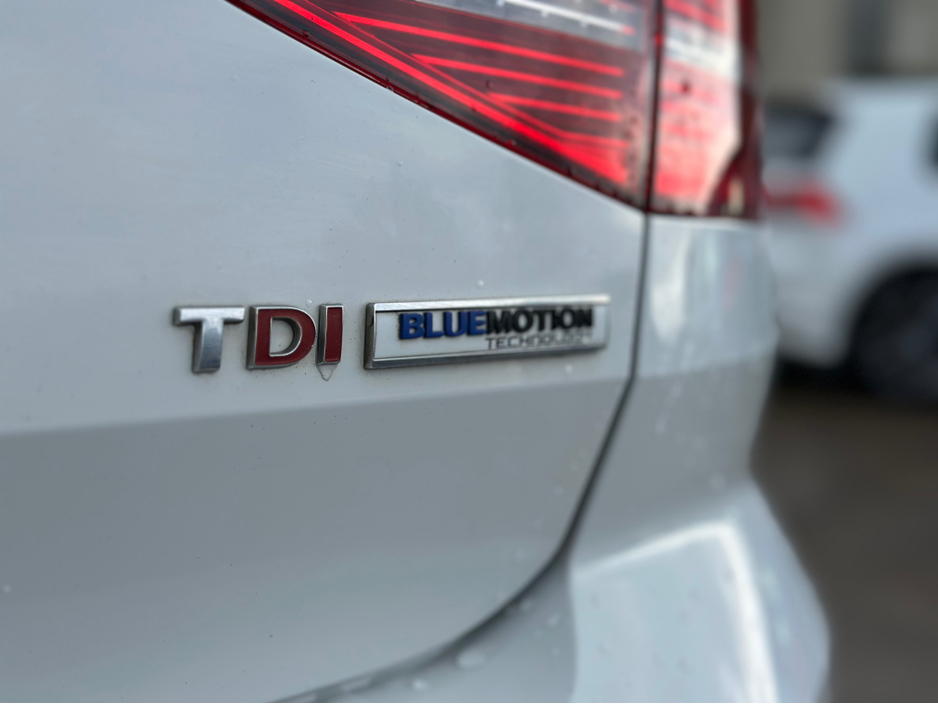 2016 Volkswagen Passat - image 9