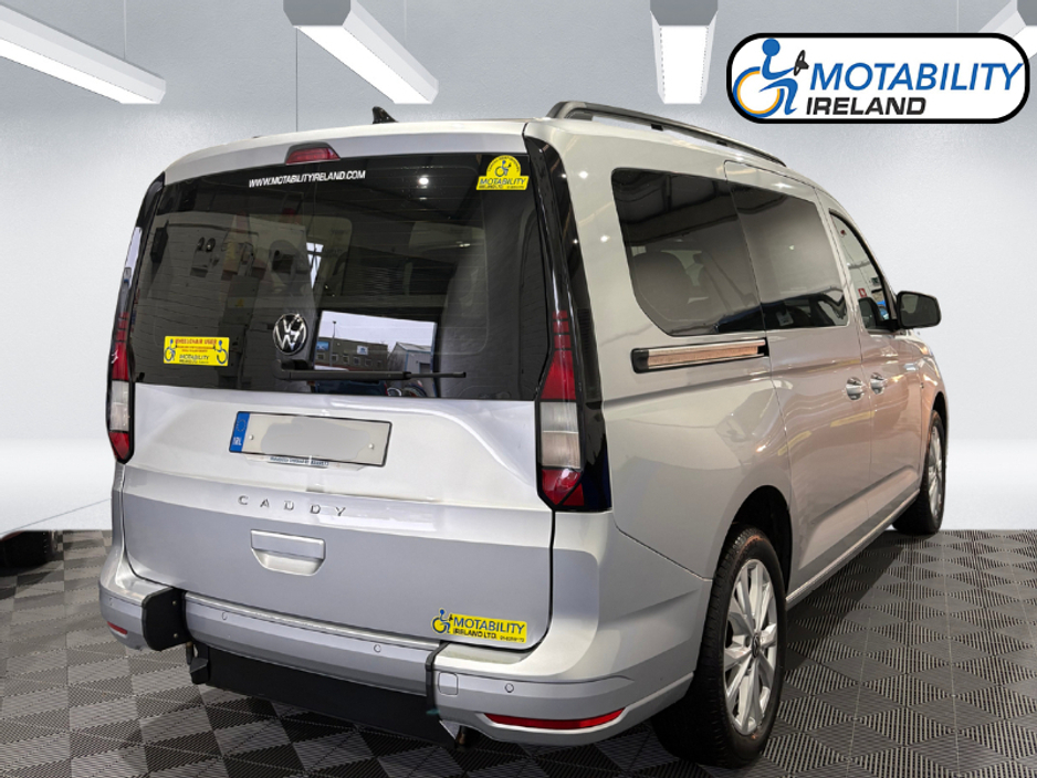 2024 Volkswagen Caddy Maxi Life - image 2