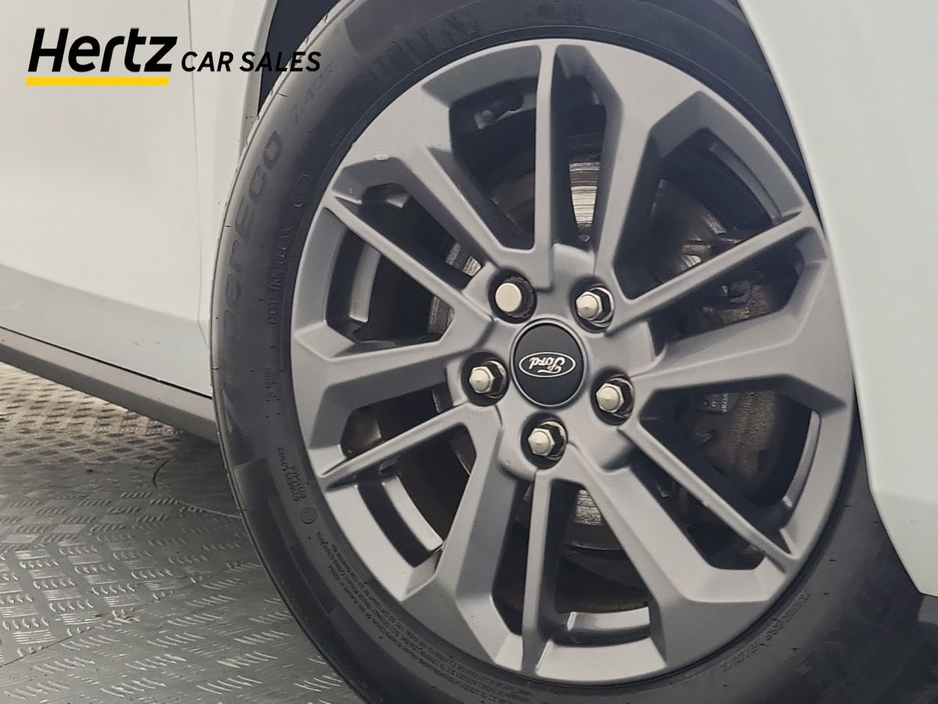 2023 Ford Focus - image 6