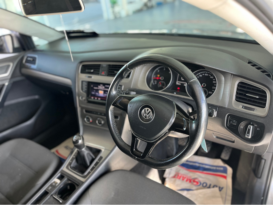 2014 Volkswagen Golf - image 13