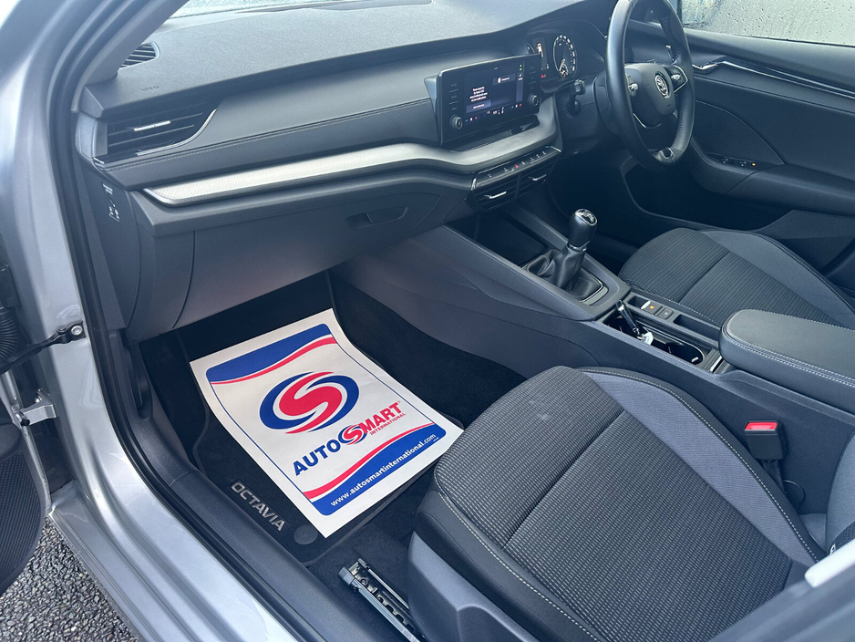 2023 Skoda Octavia - image 11