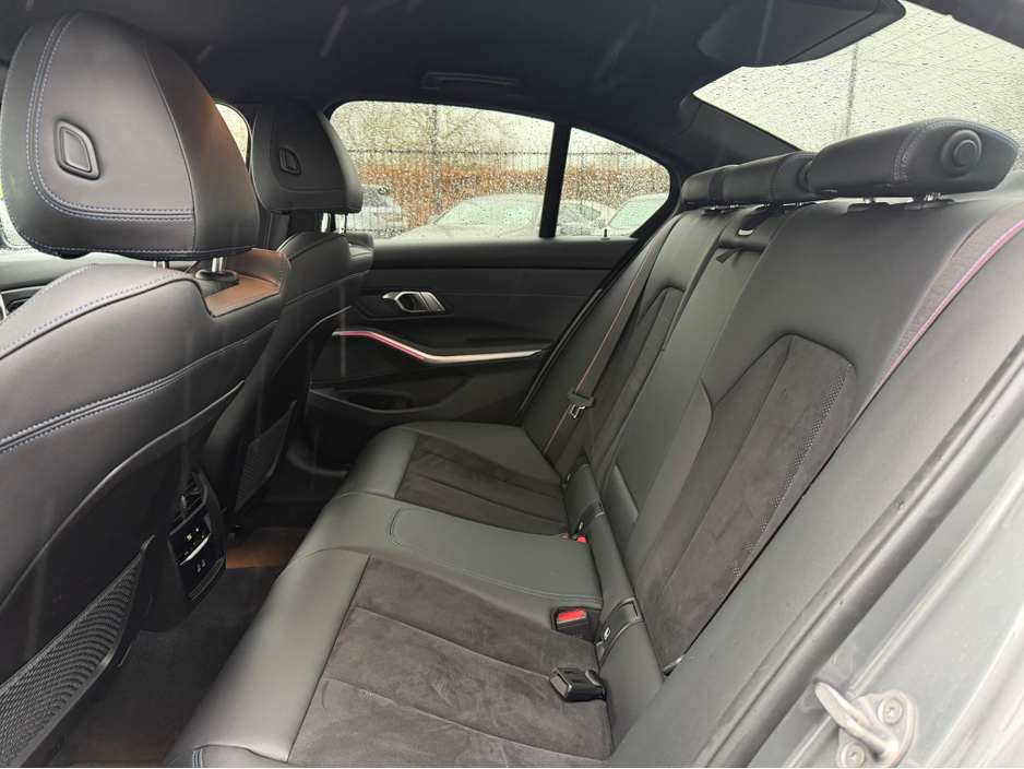 2023 BMW 3 Series - image 19