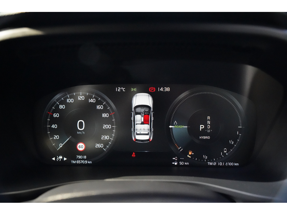 2021 Volvo XC40 - image 11