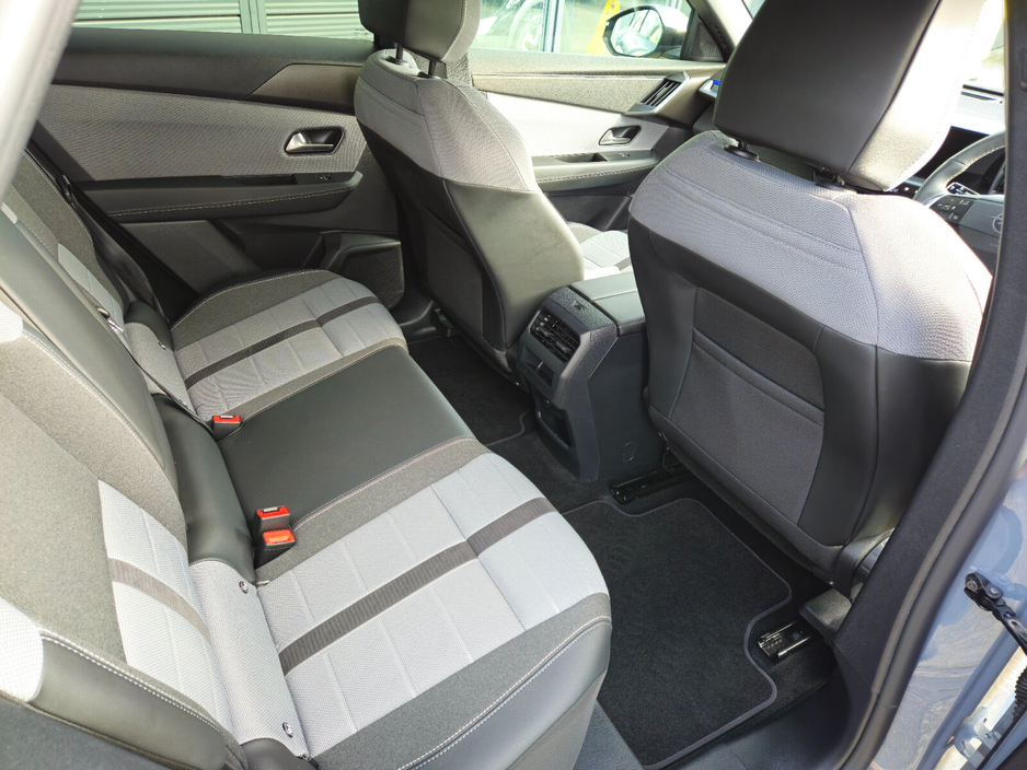 2025 Opel Grandland - image 10