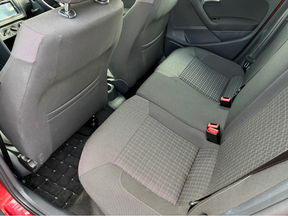 2014 Volkswagen Polo - image 13