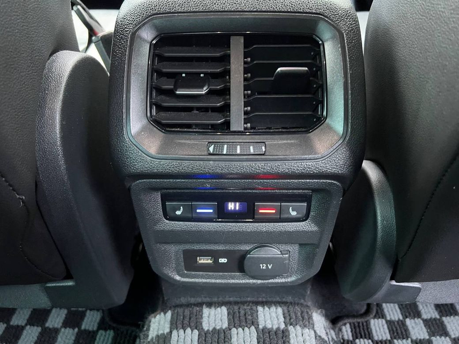 2018 Volkswagen Tiguan - image 13