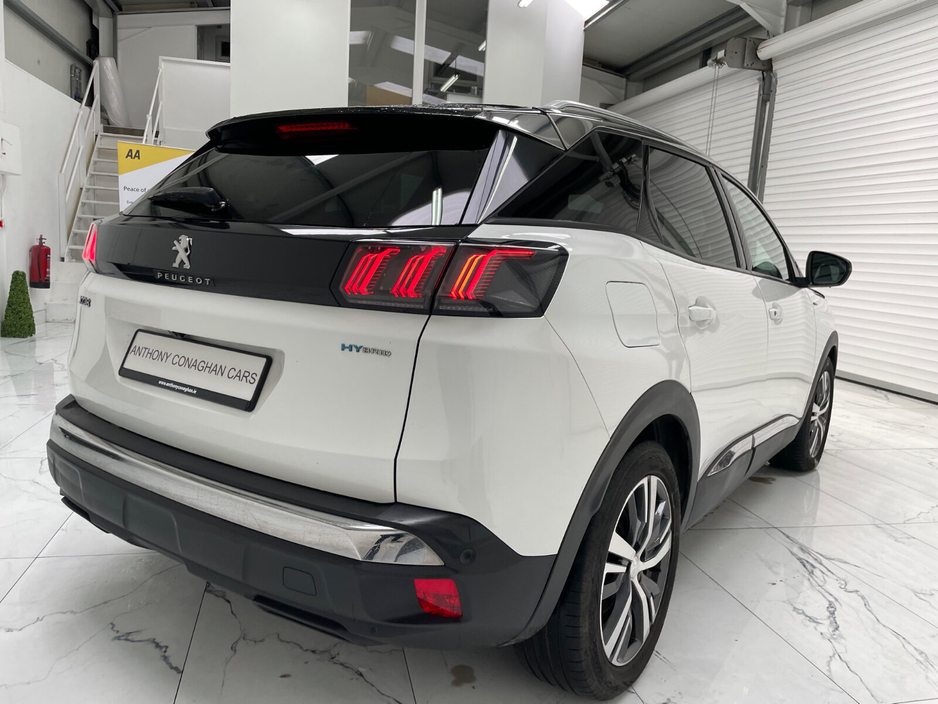 2021 Peugeot 3008 - image 3