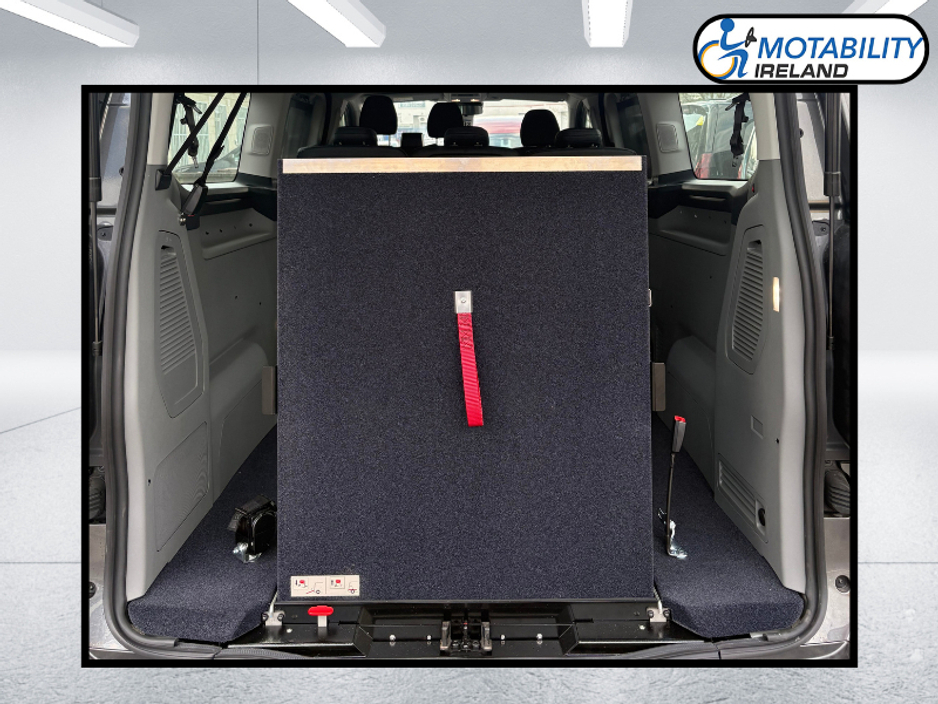 2026 Ford Tourneo Custom - image 8