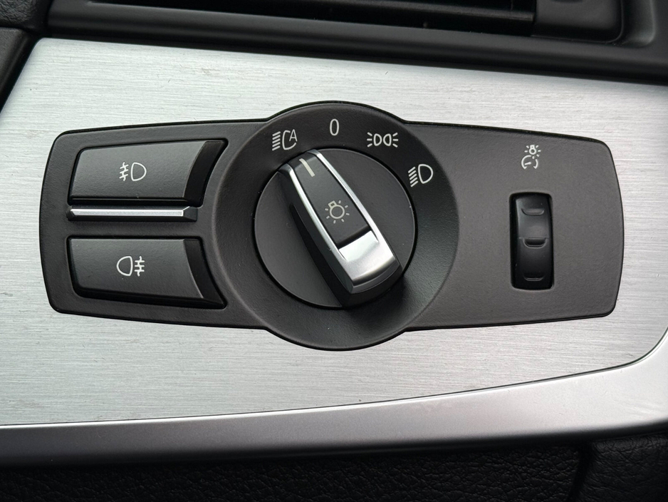 2016 BMW 5 Series - image 24