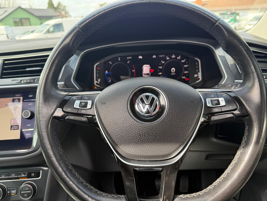 2020 Volkswagen Tiguan - image 18