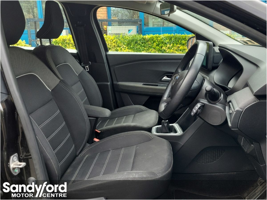 2022 Dacia Jogger - image 10