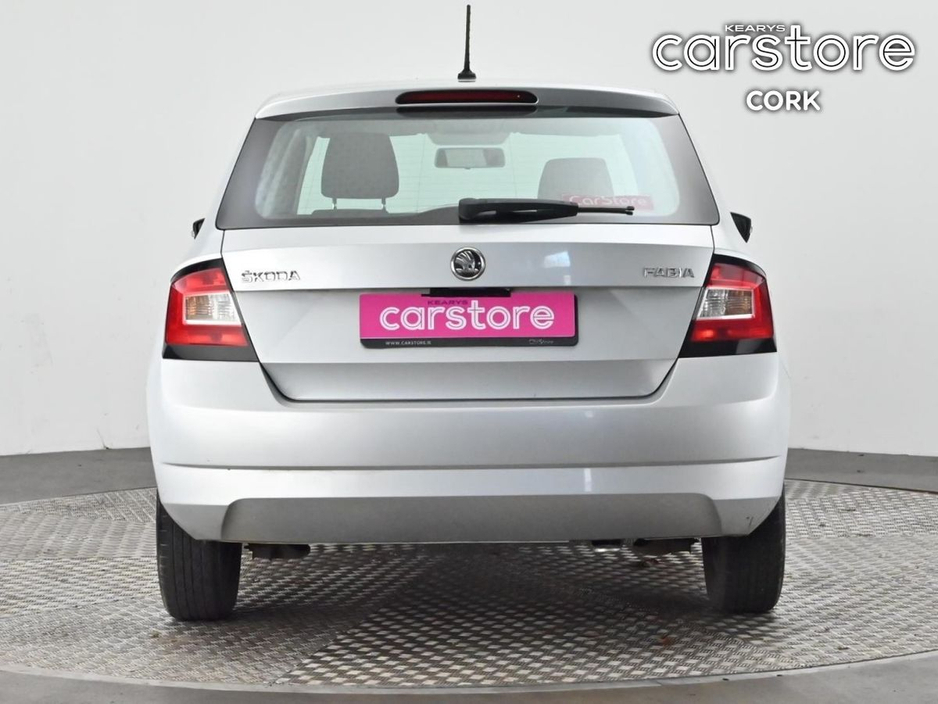 2016 Skoda Fabia - image 4