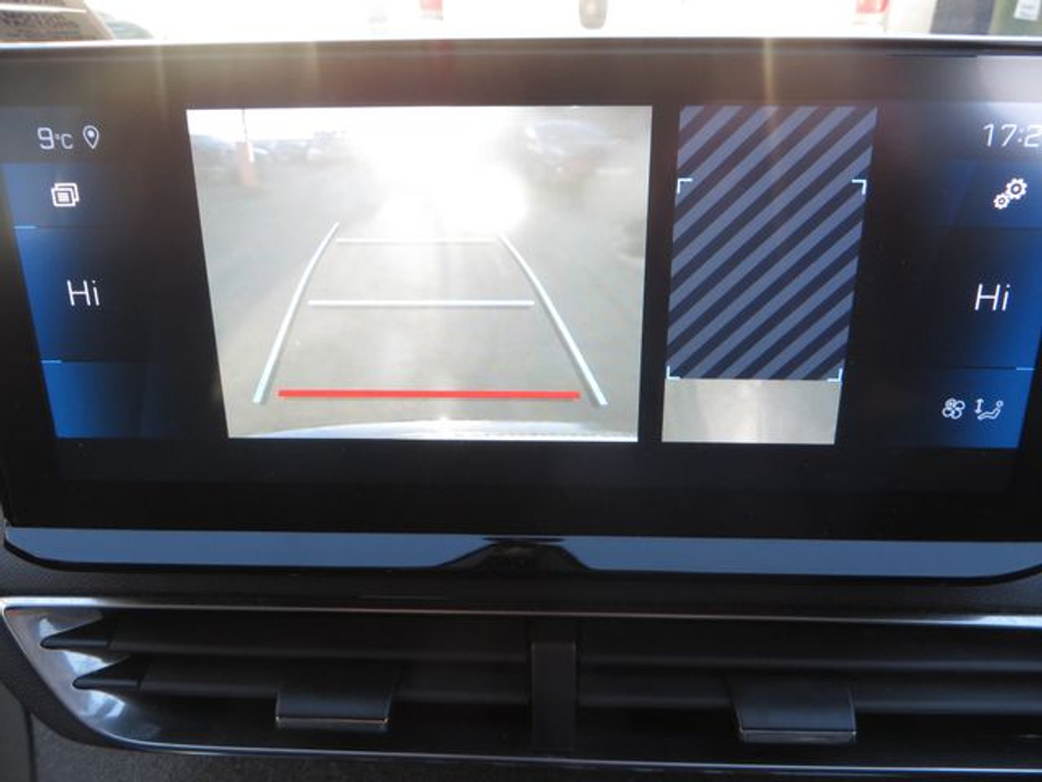 2021 Peugeot 3008 - image 18