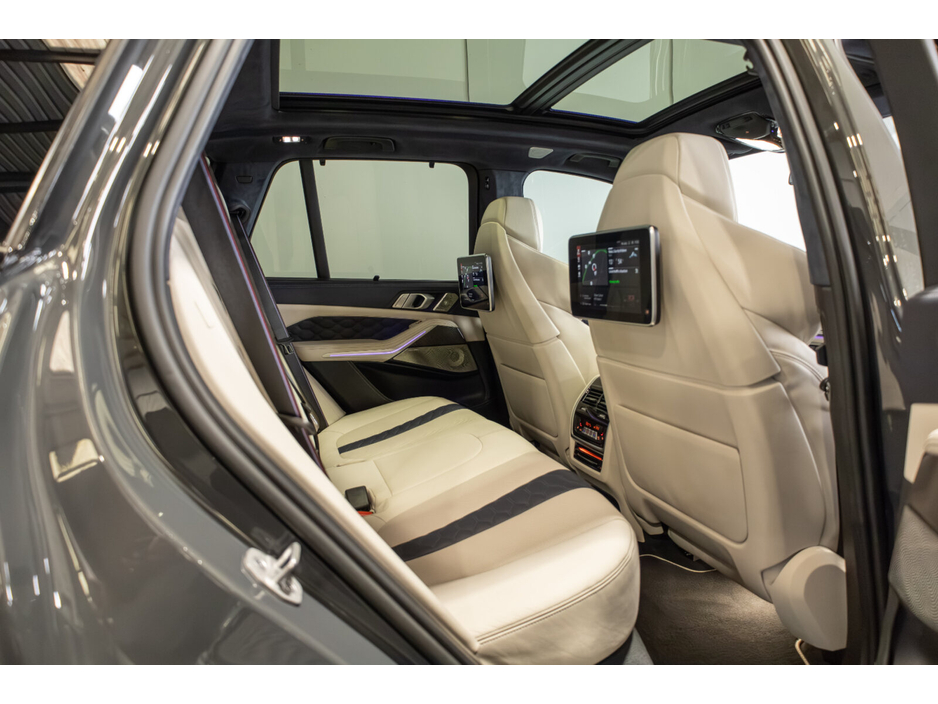2023 BMW X5 - image 12