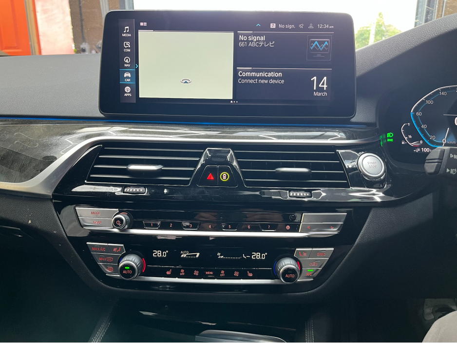 2022 BMW 5 Series - image 28