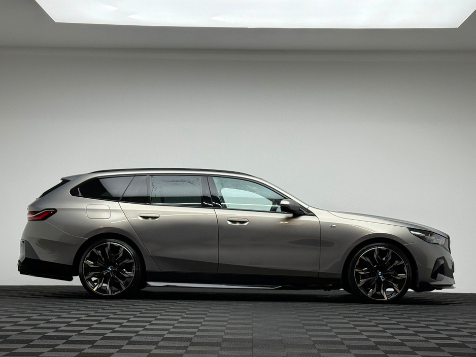 2025 BMW 5 Series 530E M SPORT €67,990