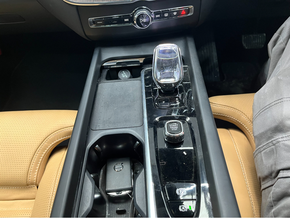 2023 Volvo XC60 €46950! 2023 VOLVO XC60 RECHARGE ULTIMATE T6 AWD PLUG 2.0 AUTOMATIC / CRUISE CONTROL /  ELECTRIC MEMORY & HEATED SEATS / 360° PARKING CAMERA / PANORAMIC SUNROOF / APPLE CARPLAY €46,950